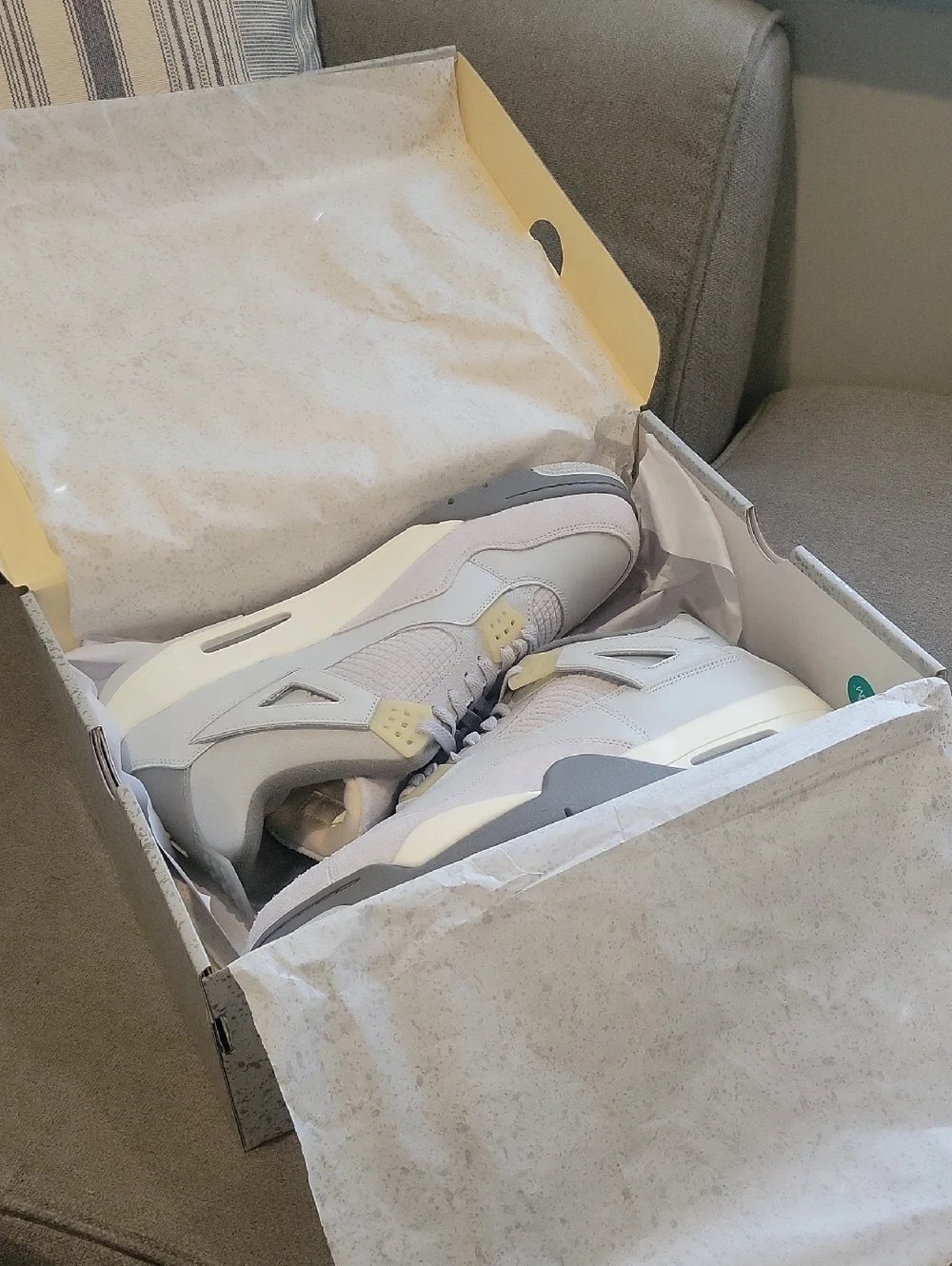 AIR JORDAN 4 RETRO SE - PHOTON DUST/PALE VANILLA - SIZE 14